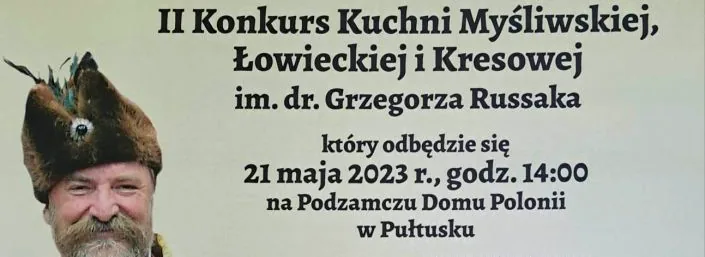 Plakat II Konkursu Kuchni Myśliwskiej, Łowieckiej i Kresowej im. dr. Grzegorza Russaka (21 maja 2023, godz. 14.00, Podzamcze Domu Polonii w Pułtusku) z portretem dr. Grzegorza Russaka w stroju kontuszowym i kołpaku oraz jeleniami w jesiennym lesie